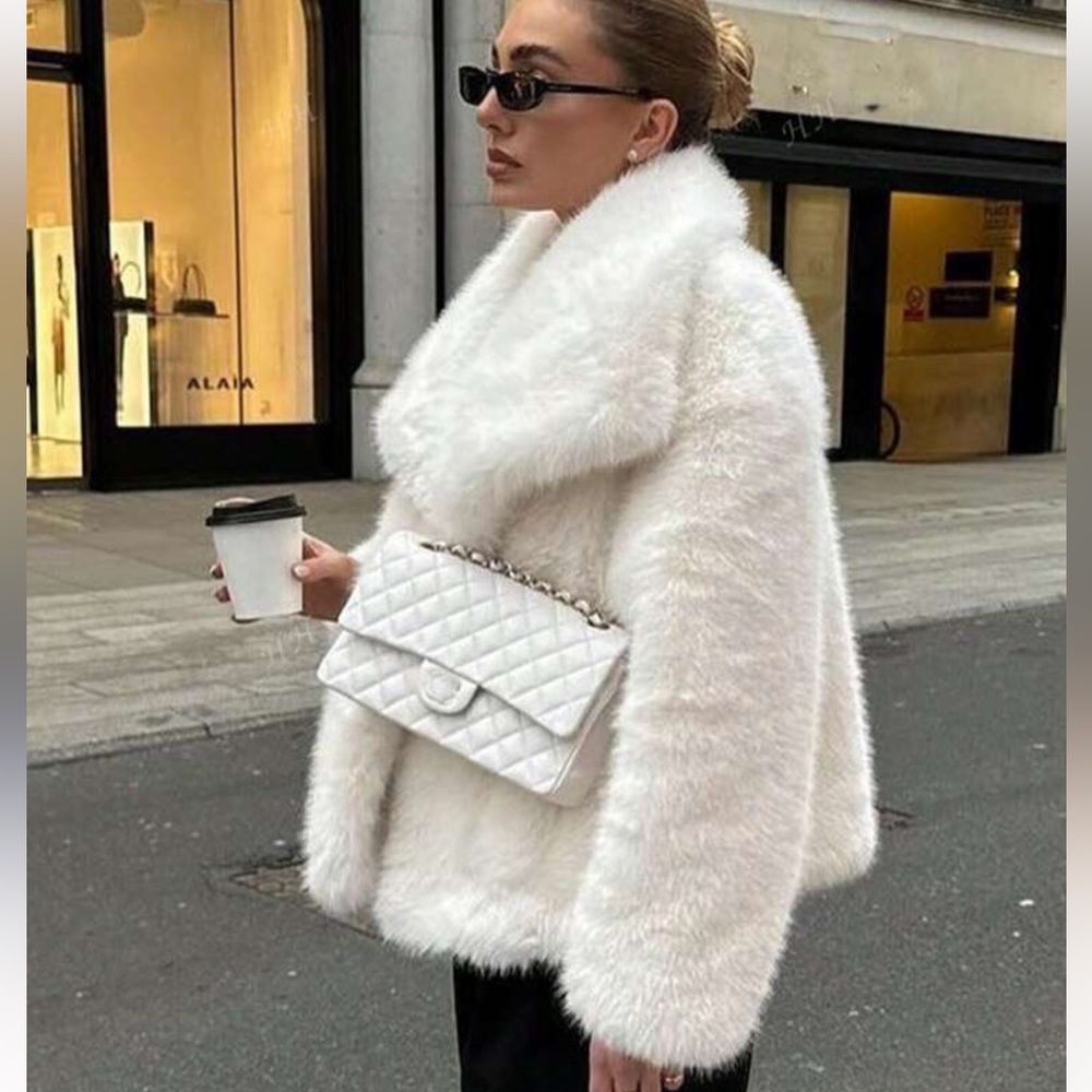 Glam faux fur coat vintage style jacket cropped oversized white